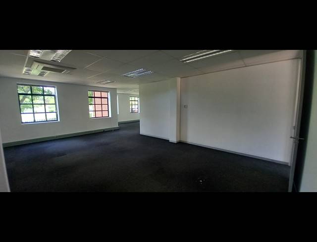 364M² OFFICE TO LET IN LYME PARK